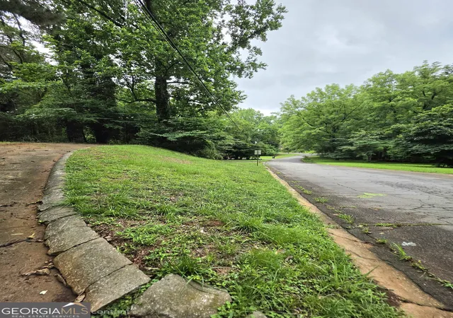 2nd image of 618 Simone Wy, Stone Mountain, GA 30087 | MLS# 10787776