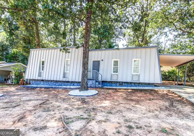 Photo 3 of Single family home for sale at 1764 Big Horn Ct Se, Conyers, GA 30013 | MLS# 10825400 | Listing updated on 2026-09-25