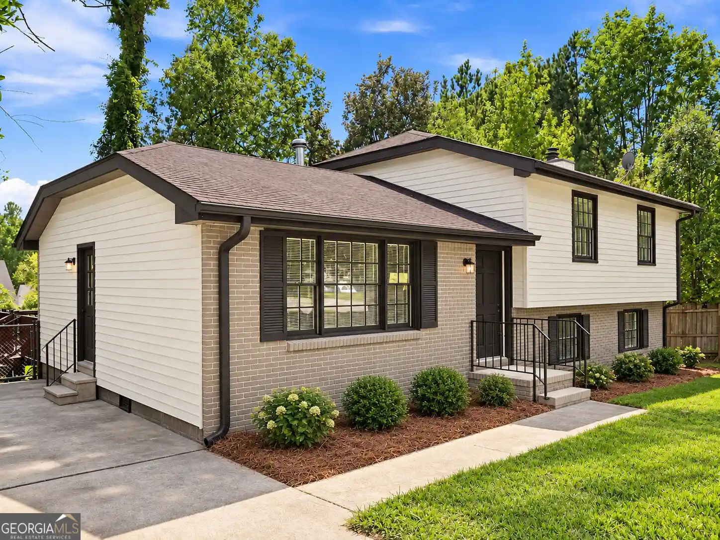 Photo 1 of Single family home for sale at 8423 Magnolia Dr, Jonesboro, GA 30238 | MLS# 10847403 | Listing updated on 2026-09-30