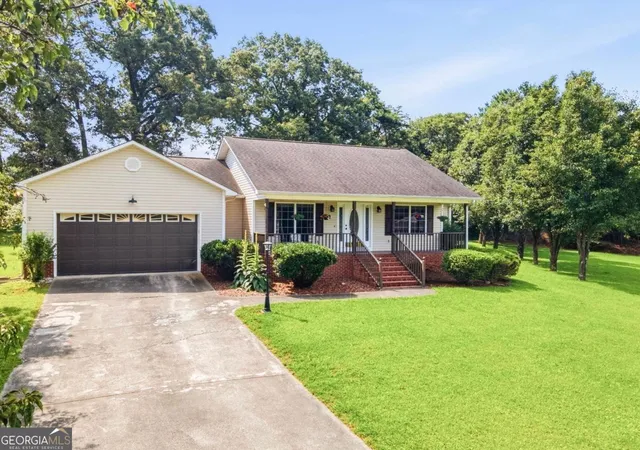 Homes for sale in Chatsworth, GA | 112 Golden Crest Dr, Chatsworth, GA 30705 | MLS# 10785123