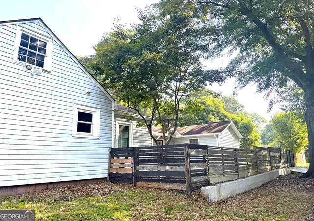 Photo 2 of Sale Pending at 562 Se Glenwood Pl, Atlanta, GA 30316 | MLS# 10833426 | Listing updated on 2026-10-08