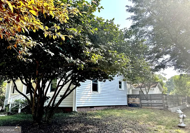 Photo 3 of Sale Pending at 562 Se Glenwood Pl, Atlanta, GA 30316 | MLS# 10833426 | Listing updated on 2026-10-08