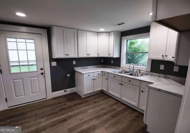 Photo 3 of Sale Pending at 405 Old Dalton Rd Ne, Rome, GA 30165 | MLS# 10812385 | Listing updated on 2026-09-24