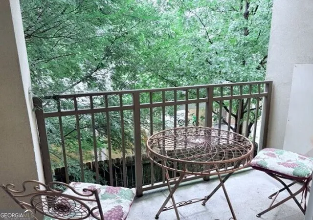 Listing Photo 2 - Condo for sale in building located at 870 Mayson Turner Rd, Atlanta, GA 30314 - Unit #1224