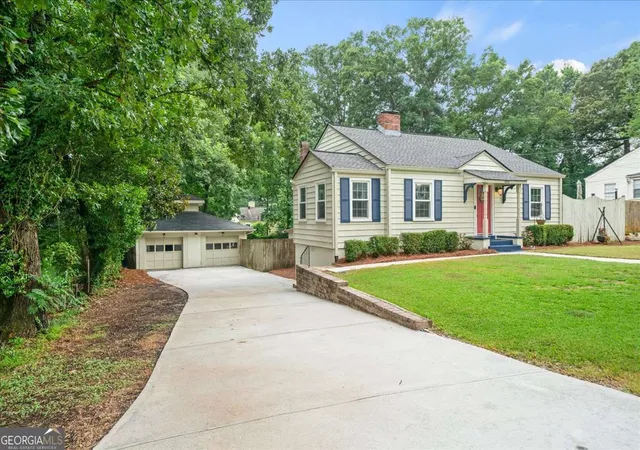 Photo 3 of Single family home for sale at 414 Alexander Cir Se, Marietta, GA 30060 | MLS# 10816221 | Listing updated on 2026-09-16