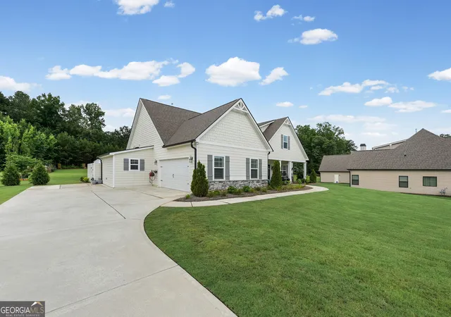 3rd image of 185 Cedara Dr, Newnan, GA 30263 | MLS# 10793664