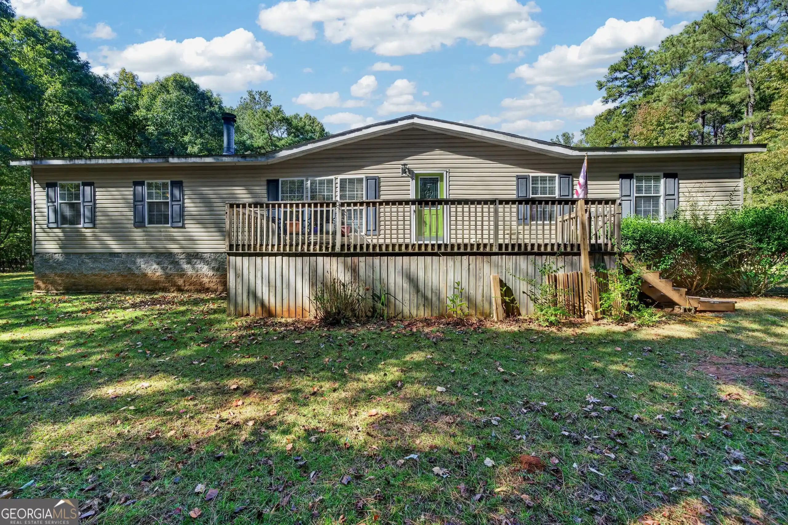 Single family home for sale at 208 Lakeshore Dr, Eatonton, GA 31024 | MLS# 10874787