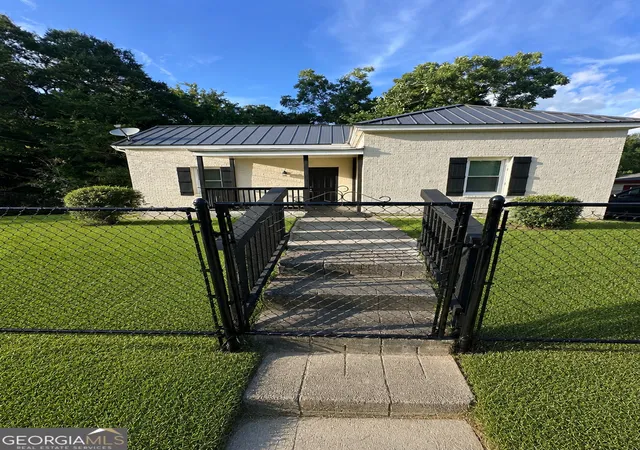 3rd image of 409 Colquitt St, Lagrange, GA 30241 | MLS# 10800343