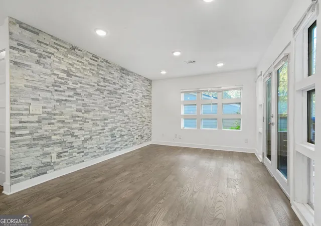 Listing Photo 3 - Condo for sale in building located at 1816 Evans Dr, Atlanta, GA 30310