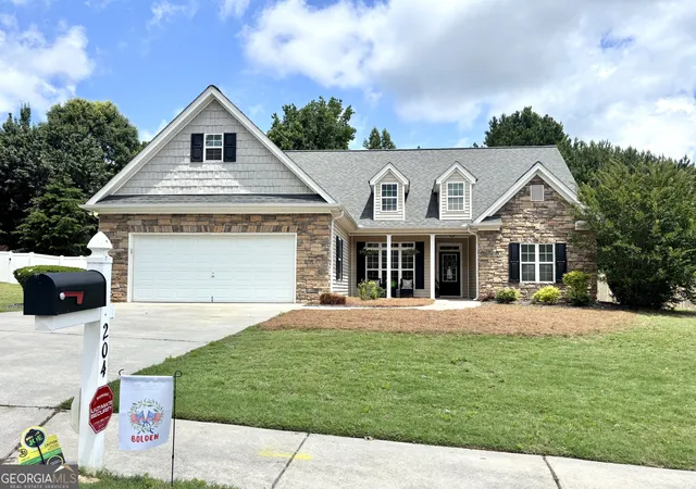 Photo 1 of Single family home for sale at 204 Magnolia St, Senoia, GA 30276 | MLS# 10823211 | Listing updated on 2026-08-25