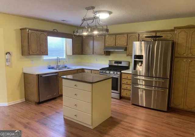 Photo 4 of Sale Pending at 1406 Misty Ridge Ct, Hampton, GA 30228 | MLS# 10829725 | Listing updated on 2026-09-05