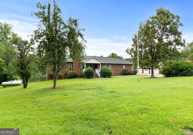 Photo 3 of Single family home for sale at 394 Hunter Rd, Griffin, GA 30224 | MLS# 10826075 | Listing updated on 2026-08-28