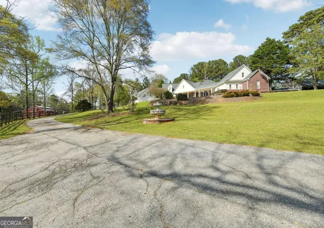 3rd image of 228 Indian Creek Rd, Locust Grove, GA 30248 | MLS# 10724299