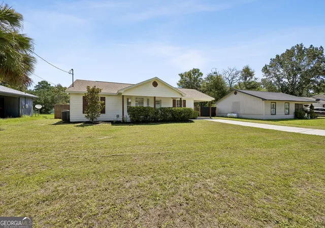 2nd image of 307 Clarks Bluff Rd, Kingsland, GA 31548 | MLS# 10809925
