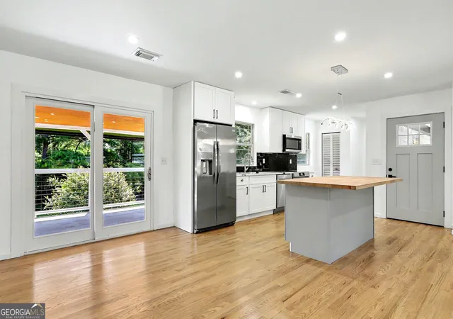 Photo 4 of Single family home for sale at 6260 Walker Rd, Riverdale, GA 30296 | MLS# 10824416 | Listing updated on 2026-09-08