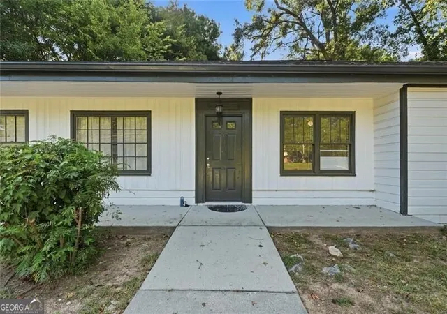 Photo 2 of Single family home for sale at 6220 Oakdale Rd Se, Mableton, GA 30126 | MLS# 10834198 | Listing updated on 2026-09-10