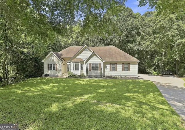 Photo 3 of Single family home for sale at 70 Wilkes Ct, Newnan, GA 30263 | MLS# 10821511 | Listing updated on 2026-08-28