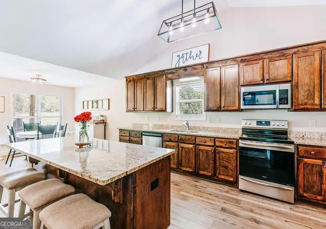 Photo 3 of Sale Pending at 296 Highlands Dr, Winterville, GA 30683 | MLS# 10819871 | Listing updated on 2026-08-17
