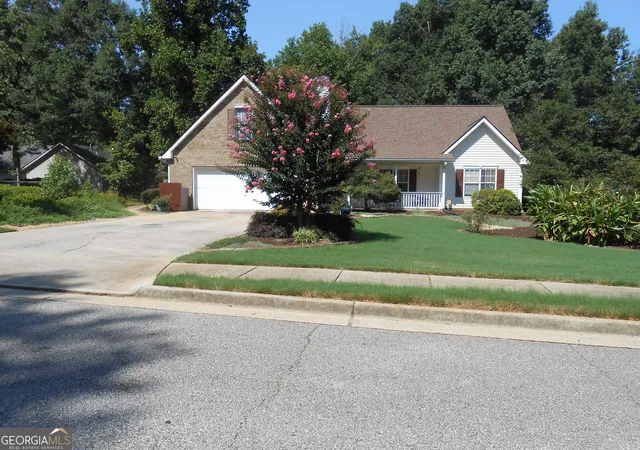 Photo 3 of Sale Pending at 209 Pebble Creek Dr, Mcdonough, GA 30253 | MLS# 10828995 | Listing updated on 2026-09-08