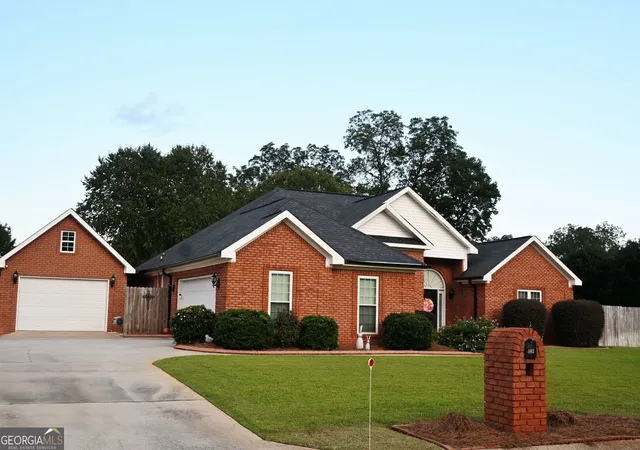 Photo 1 of Sale Pending at 102 Starky Pl, Warner Robins, GA 31088 | MLS# 10833743 | Listing updated on 2026-09-09