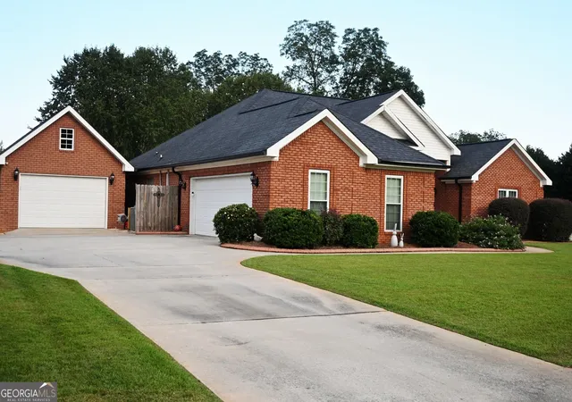 Photo 2 of Sale Pending at 102 Starky Pl, Warner Robins, GA 31088 | MLS# 10833743 | Listing updated on 2026-09-09