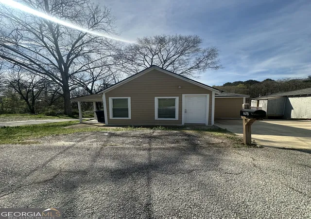 2nd image of 1675 Oak St Ne, Conyers, GA 30012 | MLS# 10792963