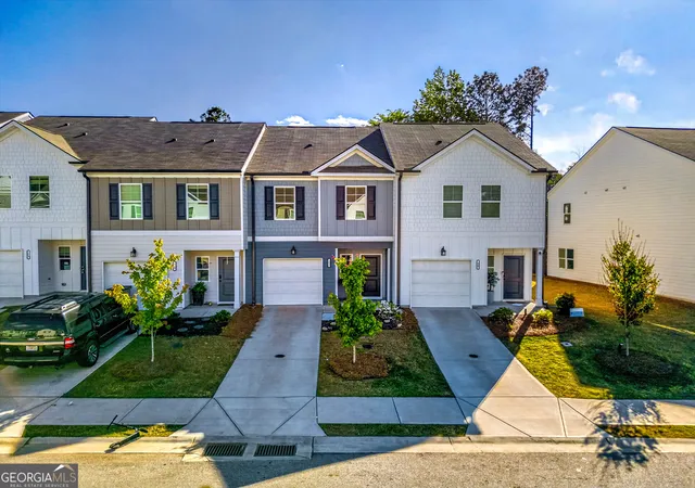 Photo 2 of Townhouse for sale at 252 Regent Park, Hoschton, GA 30548 | MLS# 10739093 | Listing updated on 2026-08-13