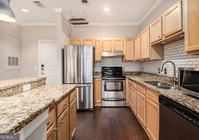 Photo 2 of Sale Pending at 2230 Cheshire Brg Rd Ne #401, Atlanta, GA 30324 | MLS# 10547042 | Listing updated on 2026-01-05