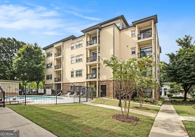 Listing Photo 5 - Condo for sale in building located at 2230 Cheshire Brg Rd Ne, Atlanta, GA 30324 - Unit #401