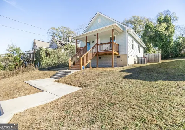 Photo 3 of Single family home for sale at 338 Monroe St, Macon, GA 31201 | MLS# 10831425 | Listing updated on 2026-09-06