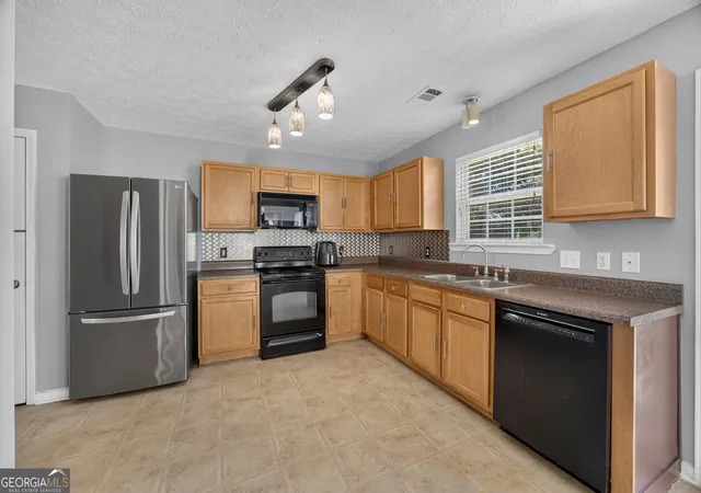 Photo 4 of Single family home for sale at 362 Summit View Dr, Mcdonough, GA 30253 | MLS# 10831776 | Listing updated on 2026-09-28