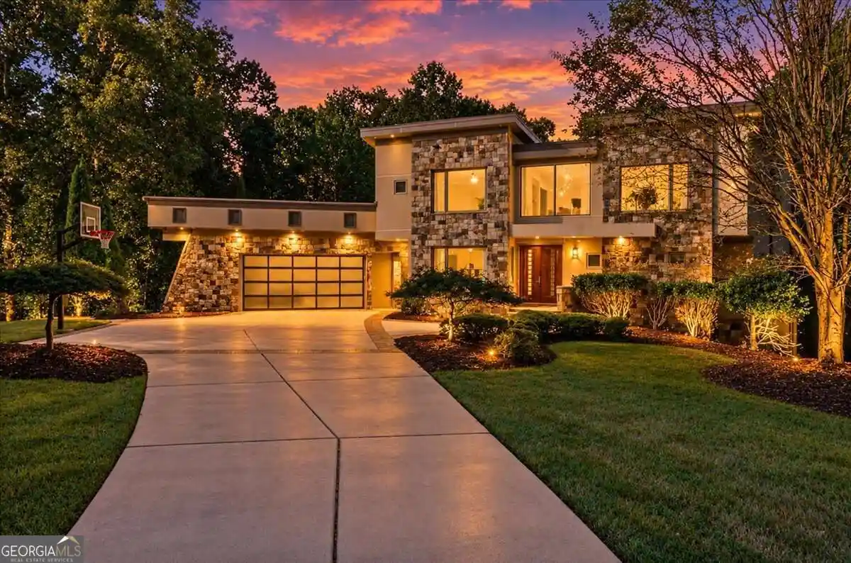 Photo 1 of Mansion for sale at 561 Bayberry Xing Dr, Gainesville, GA 30501 | MLS# 10870320 | Listing updated on 2026-10-23