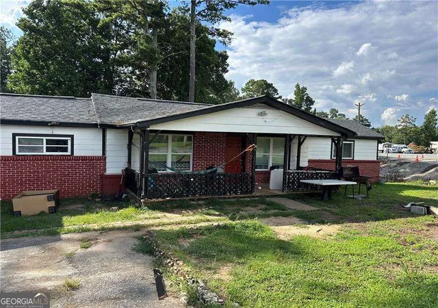 Photo 3 of Single family home for sale at 4233 Cantrell Rd Nw, Acworth, GA 30101 | MLS# 10813237 | Listing updated on 2026-08-15