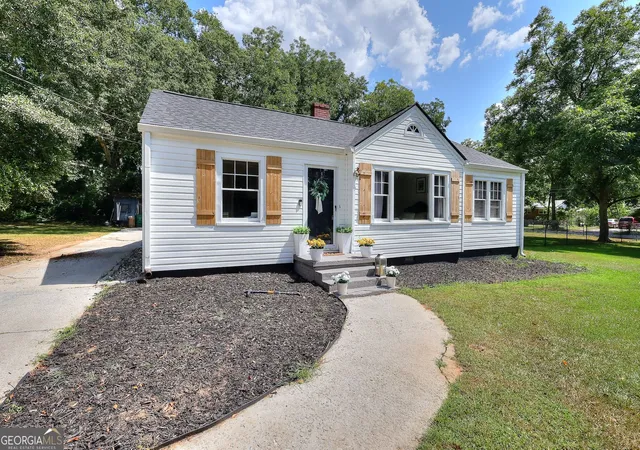 3rd image of 186 S Forest Ave, Social Circle, GA 30025 | MLS# 10828093