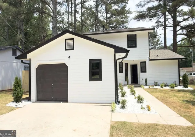 Photo 3 of Single family home for sale at 2070 Mallard Wy, Lithonia, GA 30058 | MLS# 10778279 | Listing updated on 2026-09-17
