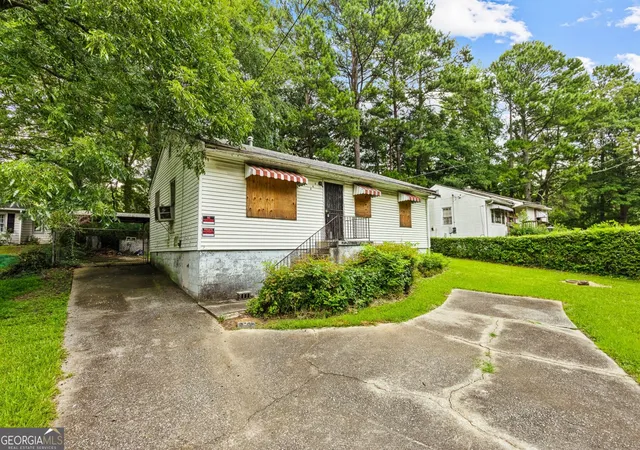Photo 2 of Single family home for sale at 449 Hamilton E Holmes Dr Nw, Atlanta, GA 30318 | MLS# 10822224 | Listing updated on 2026-08-22