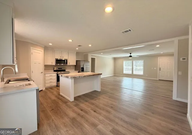 Photo 4 of Manufactured home for sale at 5240 Owens Rd, Blackshear, GA 31516 | MLS# 10827948 | Listing updated on 2026-09-06