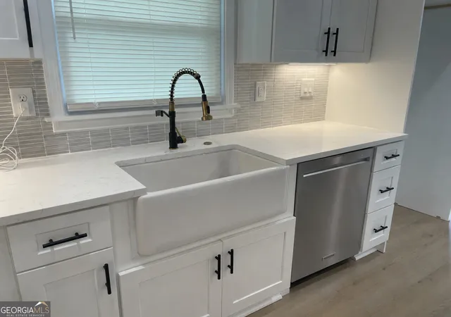 Photo 3 of Sale Pending at 500 Hutchens Rd Se, Atlanta, GA 30354 | MLS# 10825034 | Listing updated on 2026-10-08