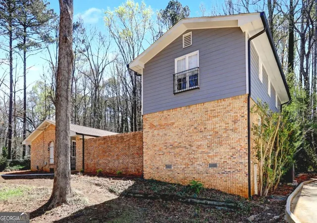 2nd image of 5213 Oxbow Rd, Stone Mountain, GA 30087 | MLS# 10762680