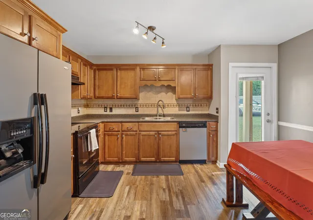 Photo 3 of Single family home for sale at 104 Sandalwood Cir, Statesboro, GA 30458 | MLS# 10831237 | Listing updated on 2026-09-20