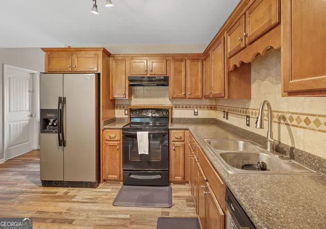 Photo 4 of Single family home for sale at 104 Sandalwood Cir, Statesboro, GA 30458 | MLS# 10831237 | Listing updated on 2026-09-20