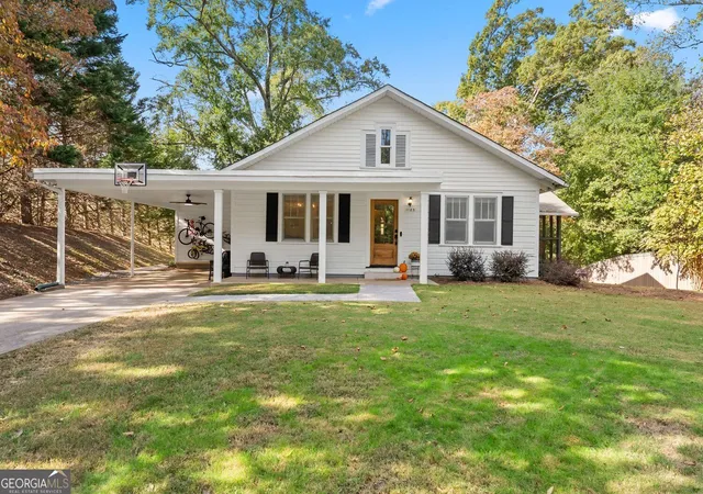 Single family home for sale at 1185 Park St, Gainesville, GA 30501 | MLS# 10880450