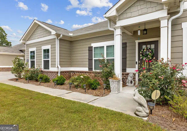 Photo 3 of Single family home for sale at 2986 Rambler Dr, Loganville, GA 30052 | MLS# 10836033 | Listing updated on 2026-09-13