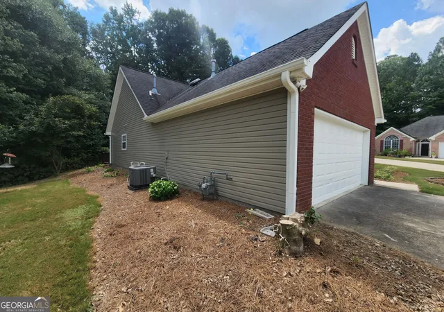 Photo 3 of Single family home for sale at 180 Brookestone Pt, Fayetteville, GA 30215 | MLS# 10834697 | Listing updated on 2026-09-19
