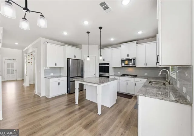 Photo 3 of Single family home for sale at 880 Garnet Dr, Acworth, GA 30101 | MLS# 10742422 | Listing updated on 2026-09-10
