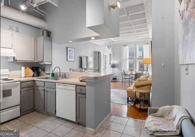 2nd image of 32 Peachtree St Nw #1605, Atlanta, GA 30303 | MLS# 10793511