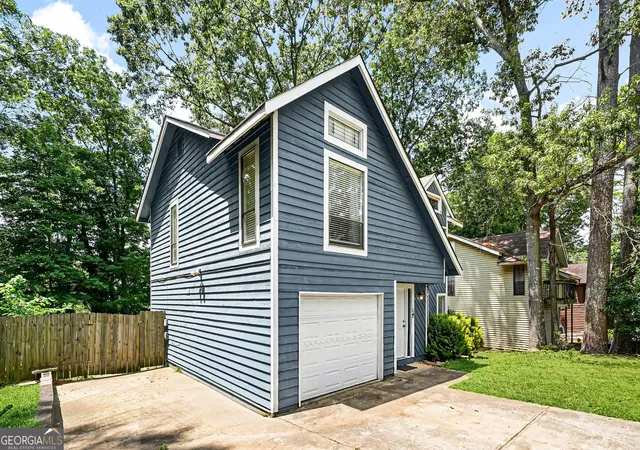 Photo 2 of Single family home for sale at 946 Fox Chase, Riverdale, GA 30296 | MLS# 10825738 | Listing updated on 2026-08-27