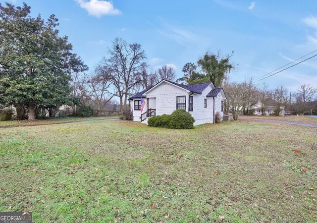 3rd image of 121 Mimosa Dr, Jenkinsburg, GA 30234 | MLS# 10758727