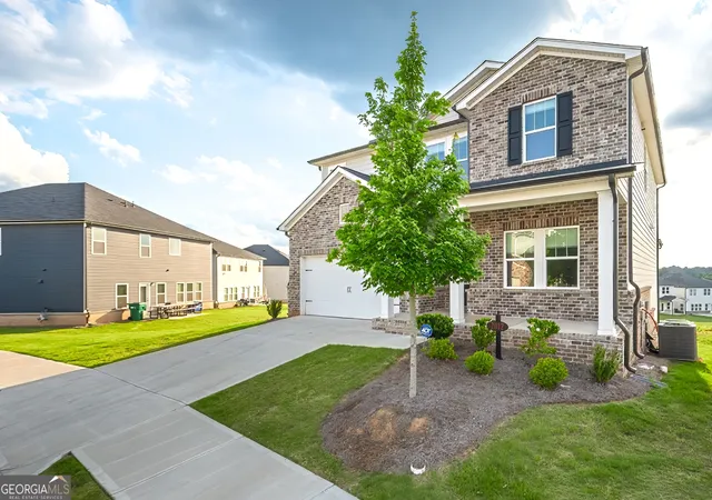 3rd image of 2012 Baron Manor Dr, Lawrenceville, GA 30044 | MLS# 10789194