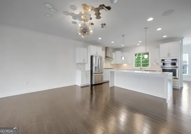 Photo 4 of Single family home for sale at 824 Stone Ridge Ln, Atlanta, GA 30324 | MLS# 10731054 | Listing updated on 2026-10-03